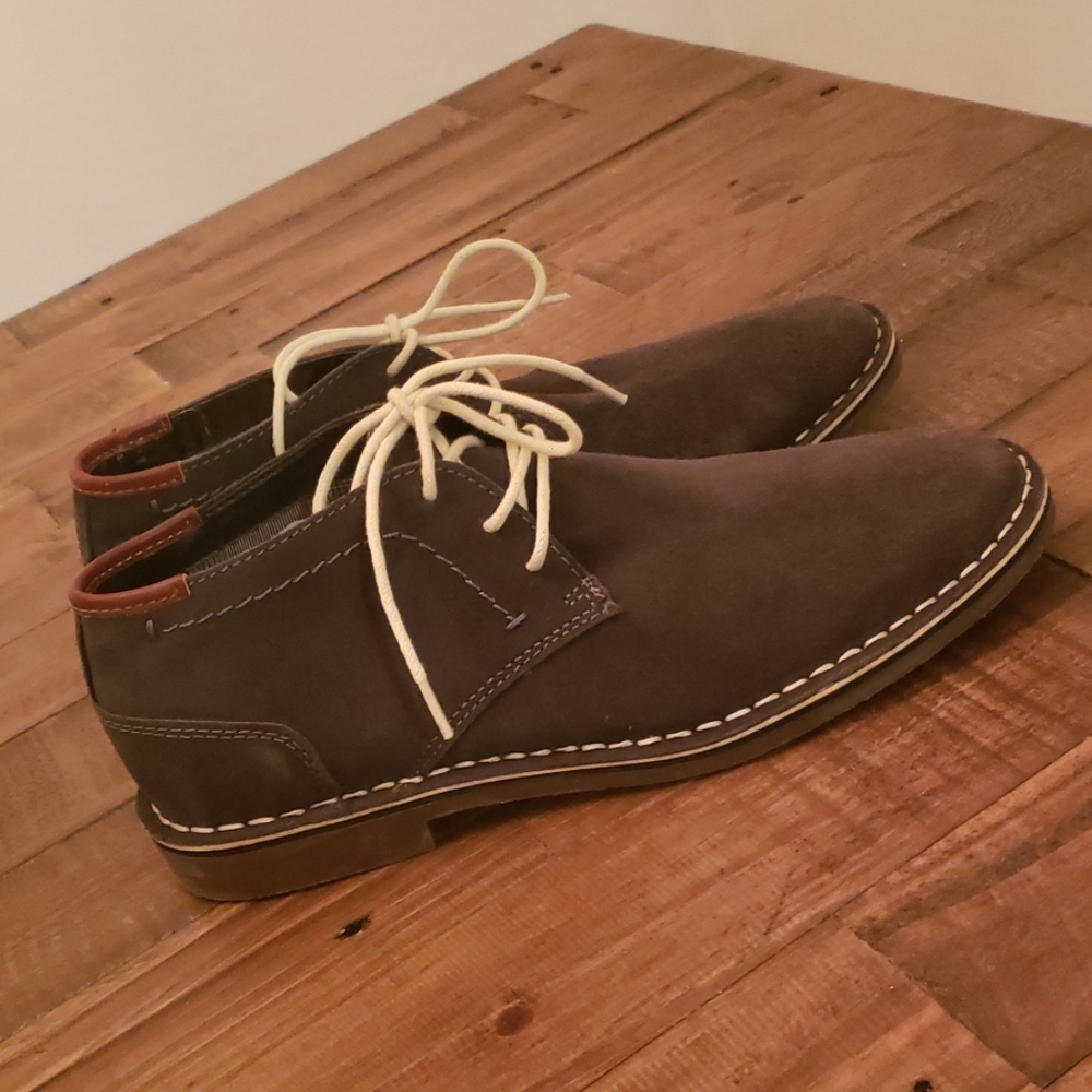 Never Worn Kenneth Cole Chukka Boots